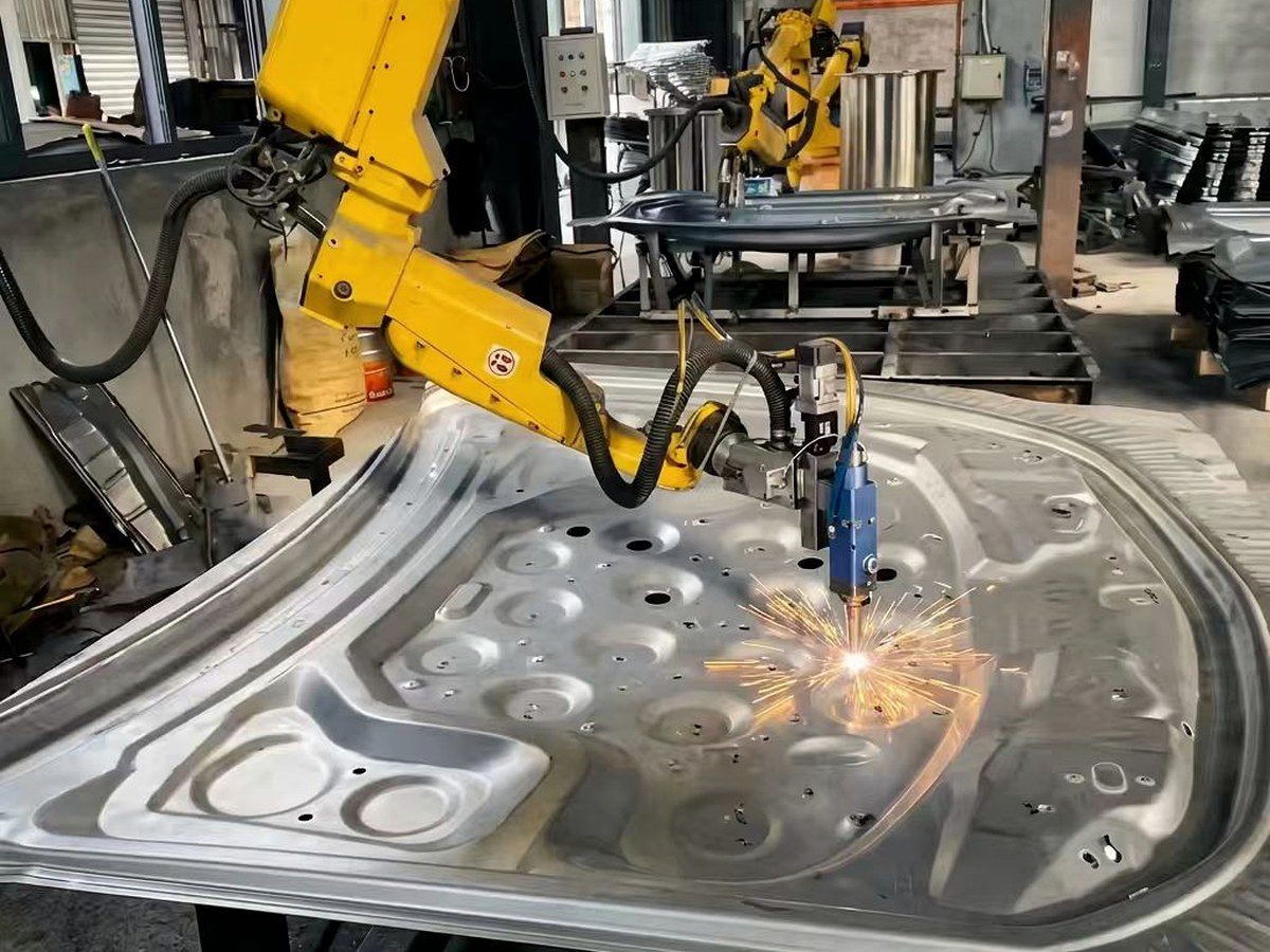 GZBOCH robotic laser cutting for metal auto parts